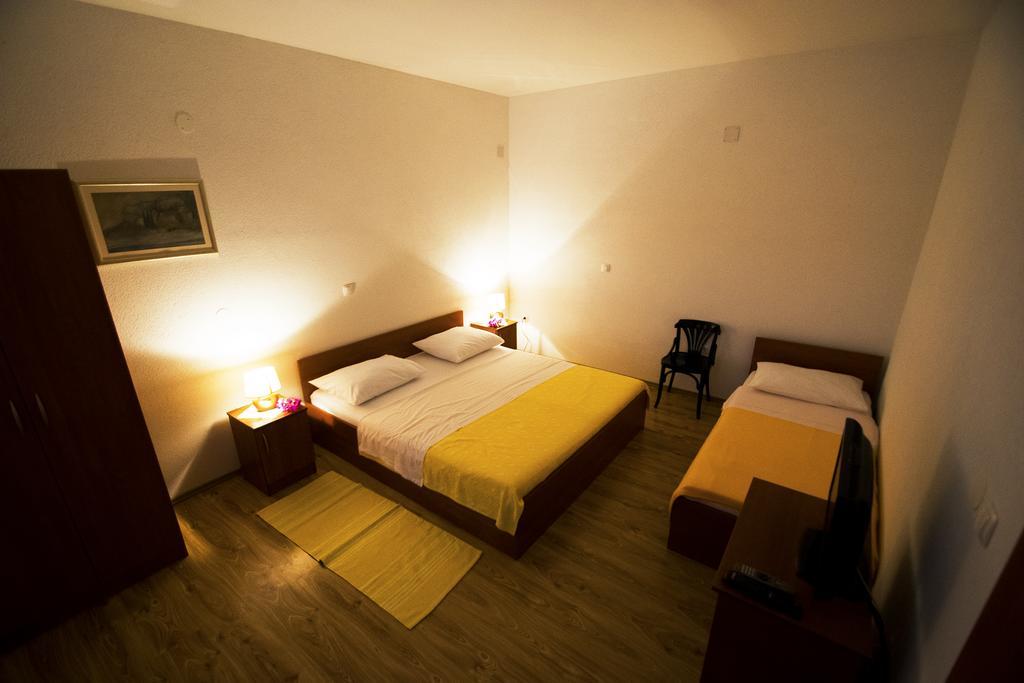 Apartments Zile Starigrad Paklenica Quarto foto