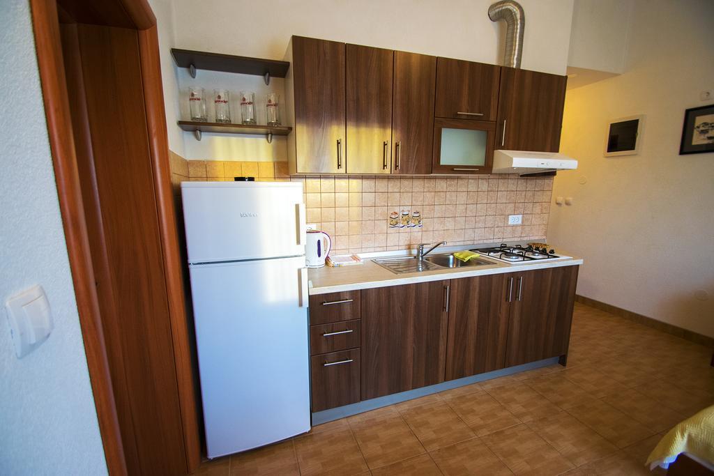 Apartments Zile Starigrad Paklenica Quarto foto