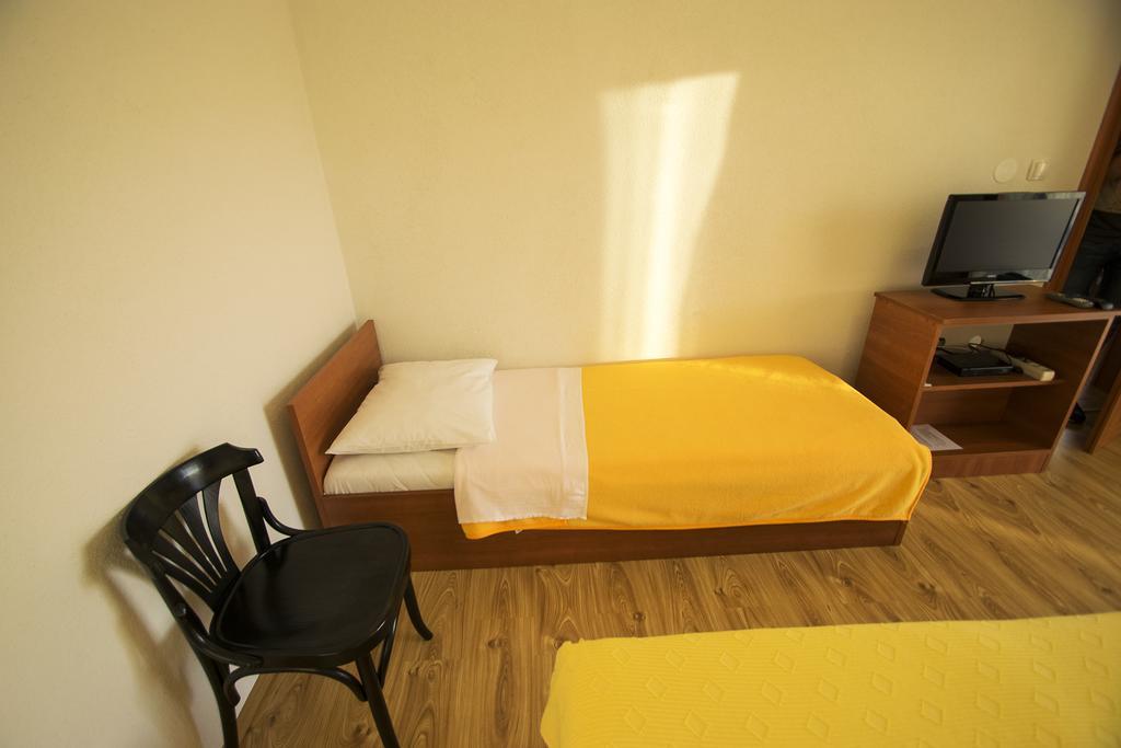 Apartments Zile Starigrad Paklenica Quarto foto