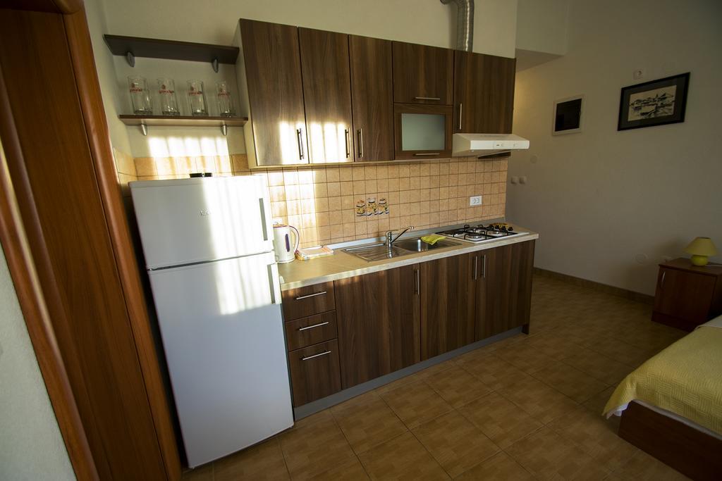 Apartments Zile Starigrad Paklenica Quarto foto