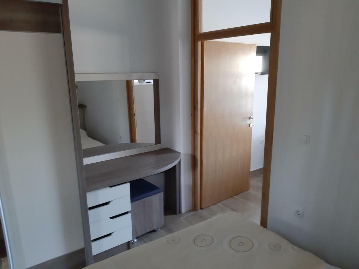 Apartments Zile Starigrad Paklenica Exterior foto