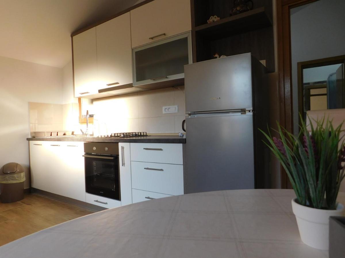 Apartments Zile Starigrad Paklenica Exterior foto