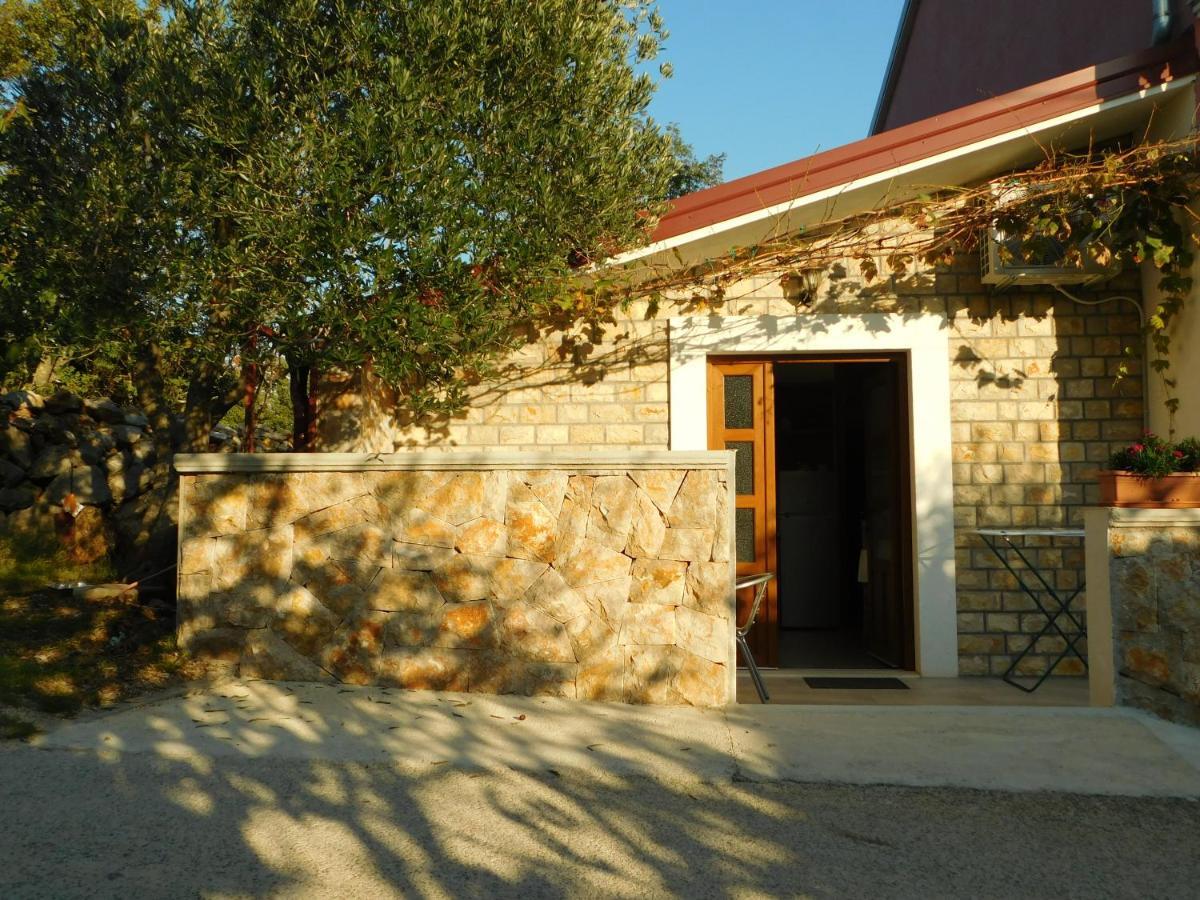 Apartments Zile Starigrad Paklenica Exterior foto